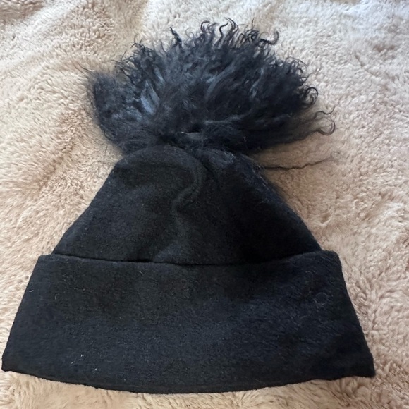 Arae Freya Boiled Wool Polar Fleece Beanie Hat with Mongolian Fur Pom Pom - Picture 1 of 2